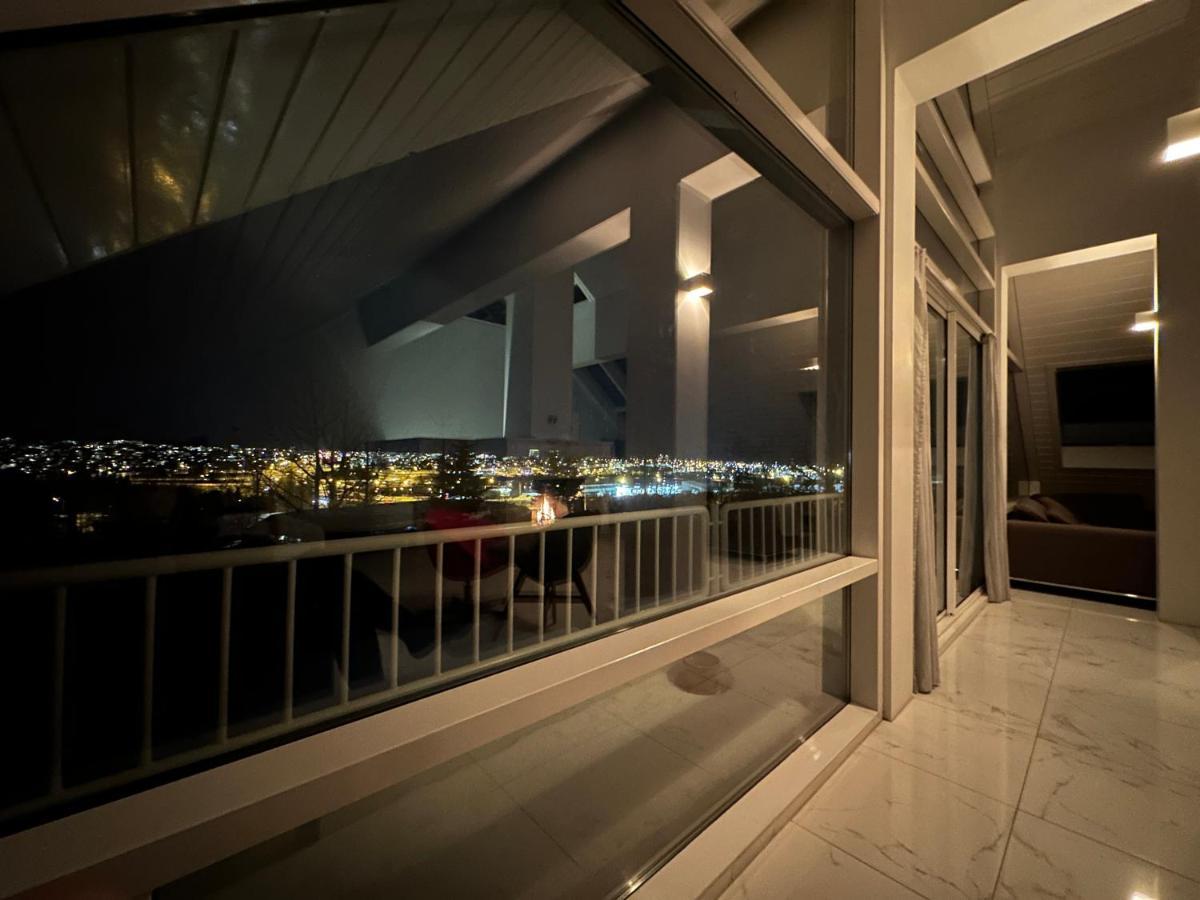 Big Villa Centrally Located In Reykjavik Reiquiavique Exterior foto