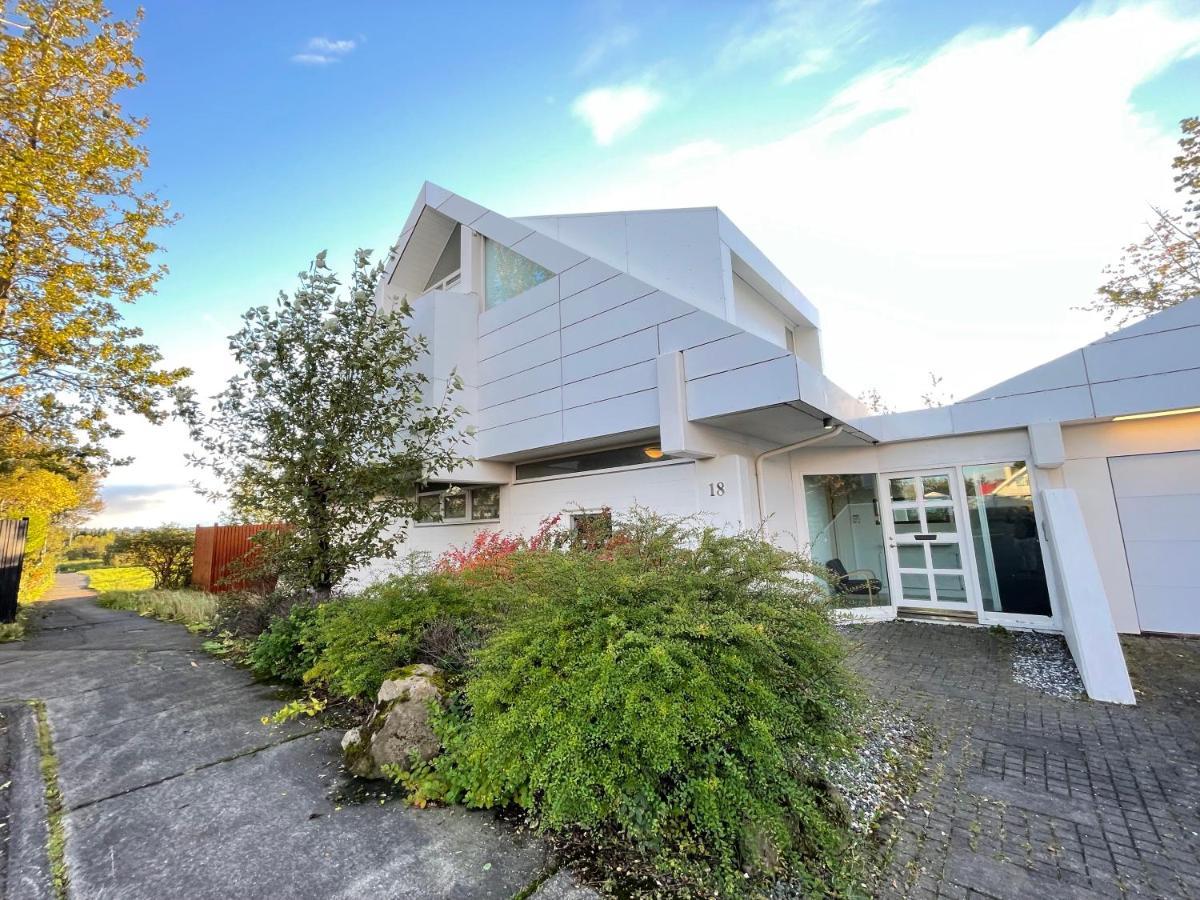 Big Villa Centrally Located In Reykjavik Reiquiavique Exterior foto